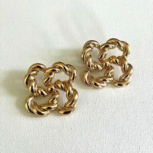 Geo twist earrings A101